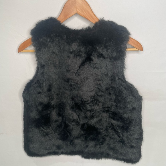 max + Riley black vest faux fur slightly used black color - Picture 2 of 3